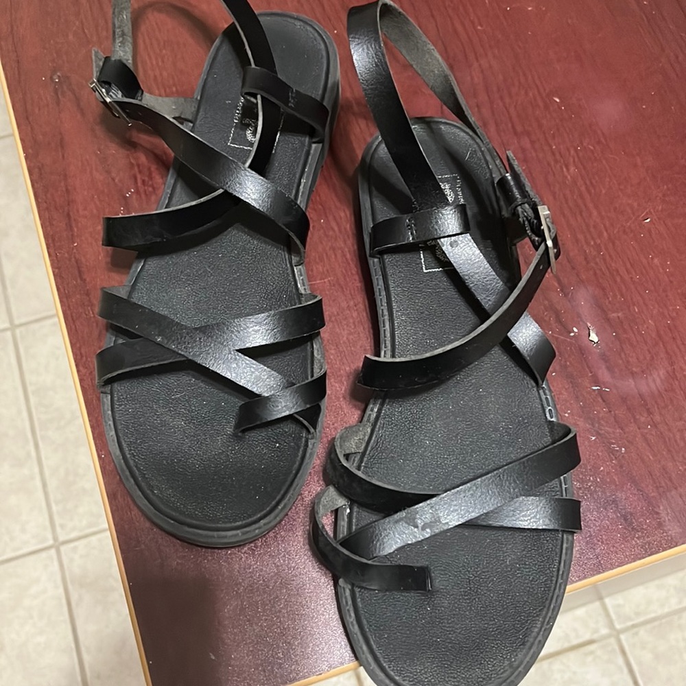 Very comfortable pop sandals.
